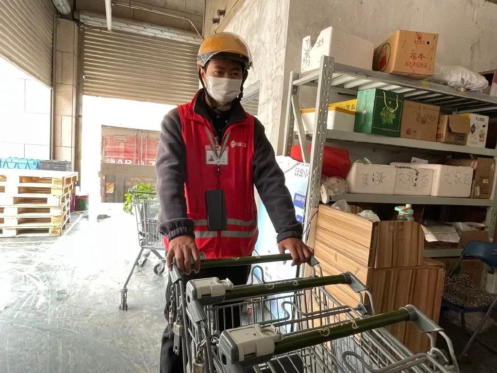 江苏超市百货配送员的日常与挑战