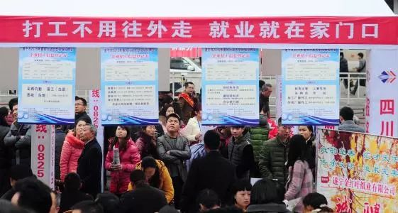 江宁人才市场招聘会，人才与企业的交汇点